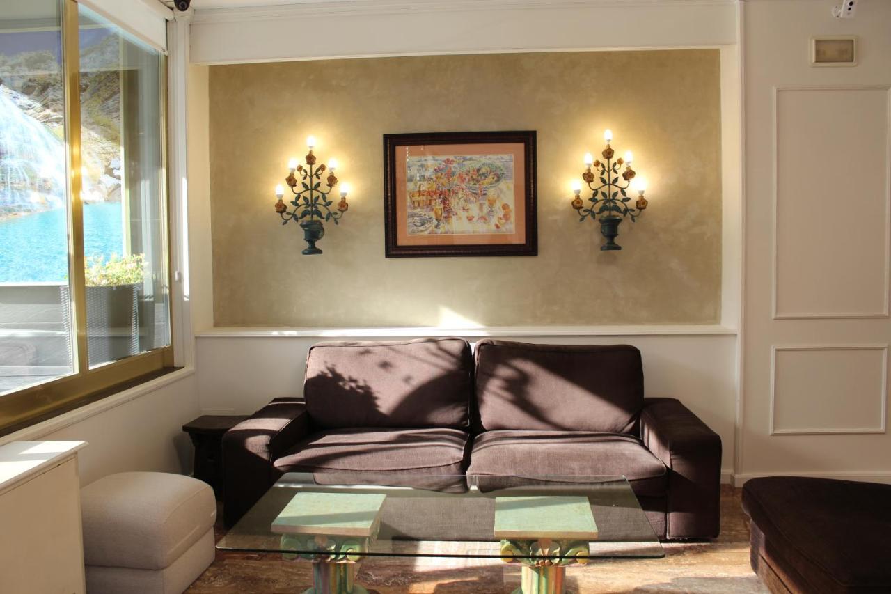 Hotel A Boira à Jaca Extérieur photo