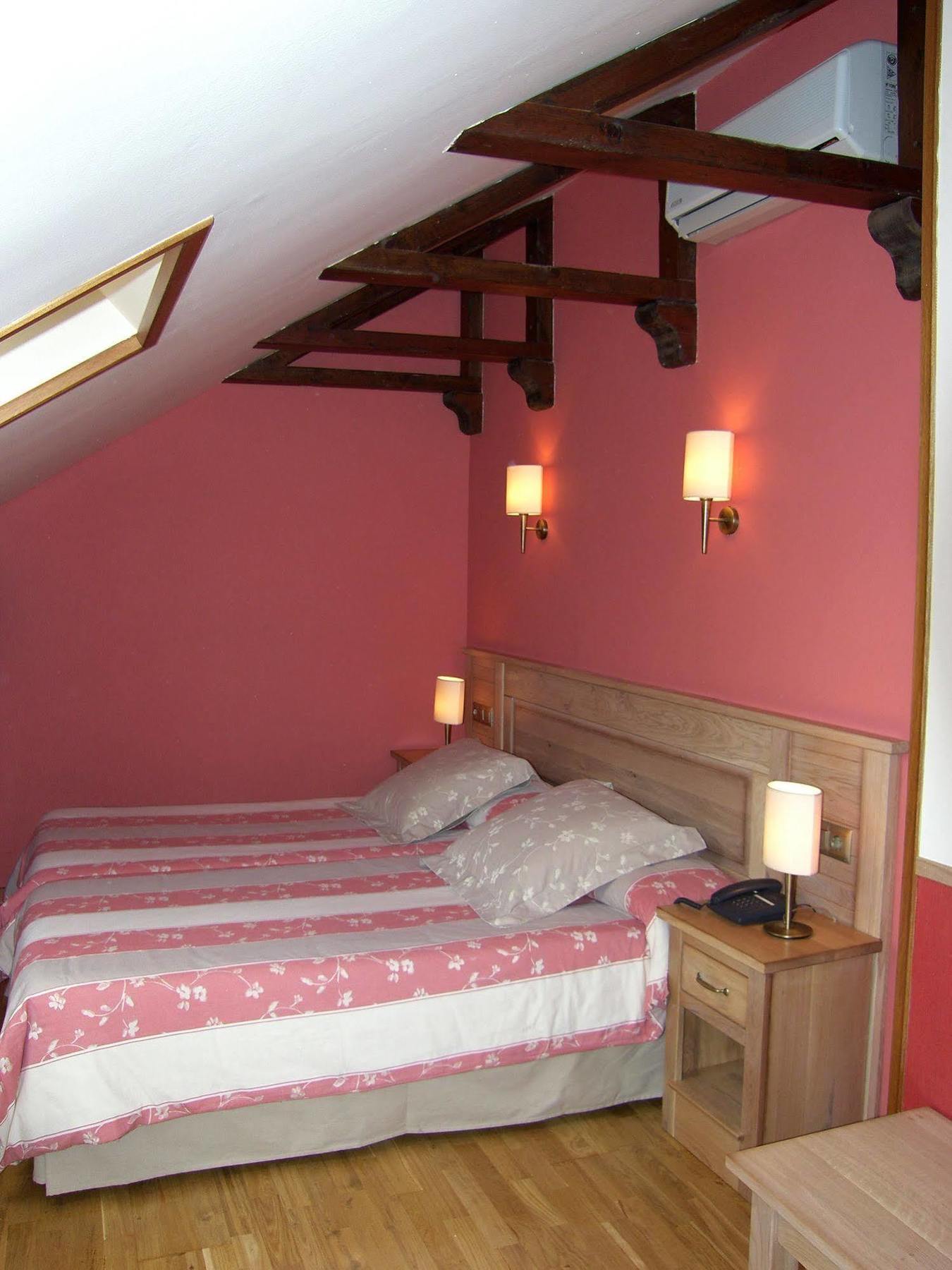 Hotel A Boira à Jaca Extérieur photo