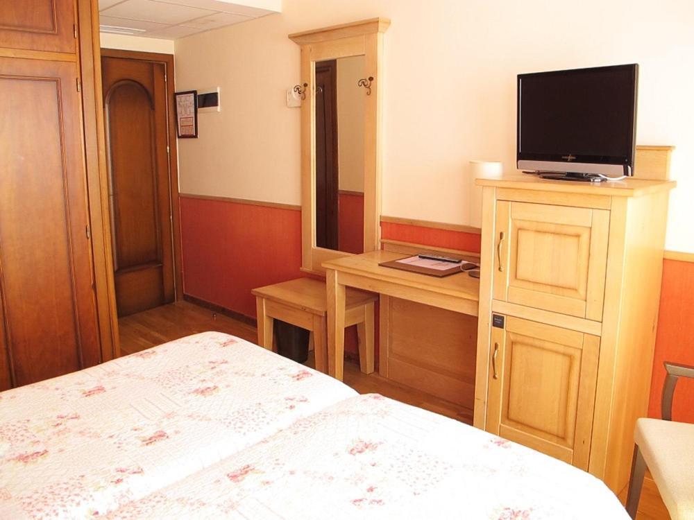 Hotel A Boira à Jaca Extérieur photo