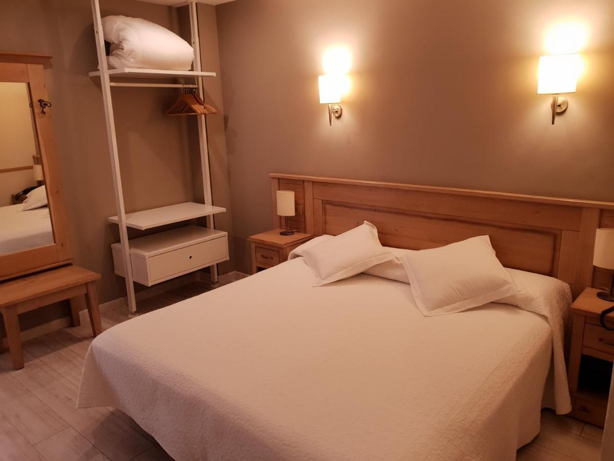 Hotel A Boira à Jaca Extérieur photo